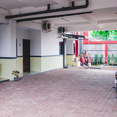 Reddoorz Plus @ Helvetia 棉兰 外观 照片