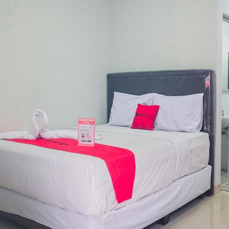 Reddoorz Plus @ Helvetia 棉兰 外观 照片