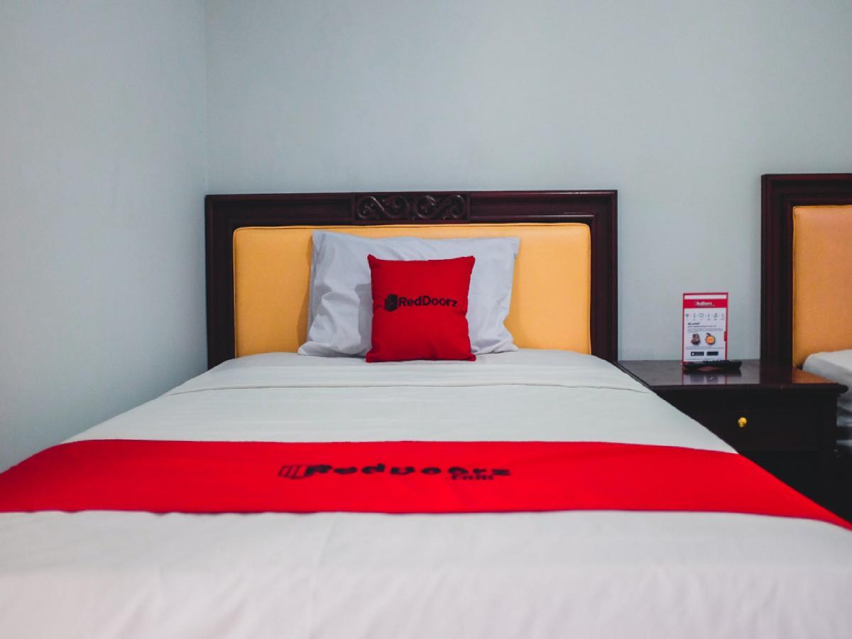 Reddoorz Plus @ Helvetia 棉兰 外观 照片