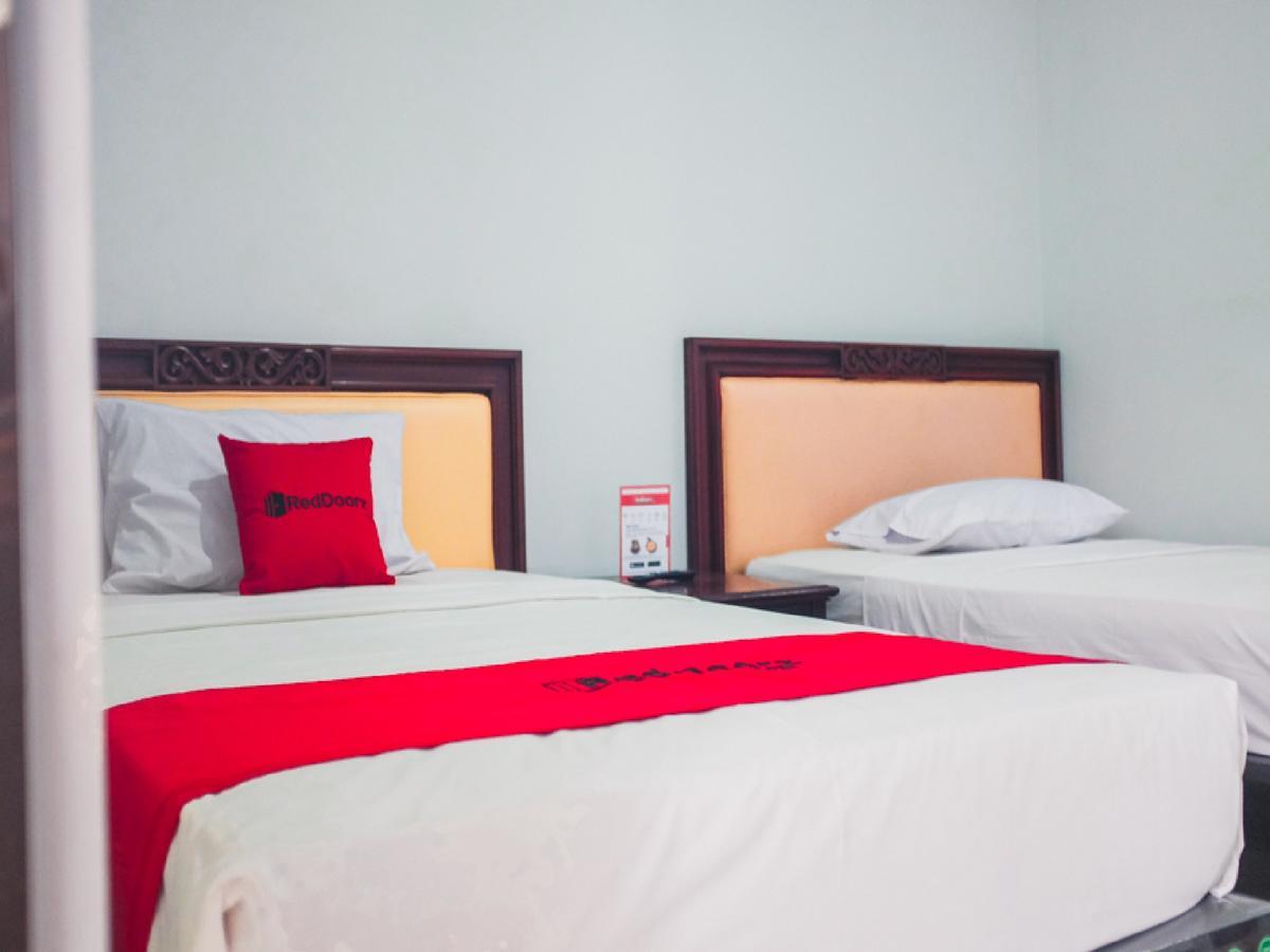 Reddoorz Plus @ Helvetia 棉兰 外观 照片