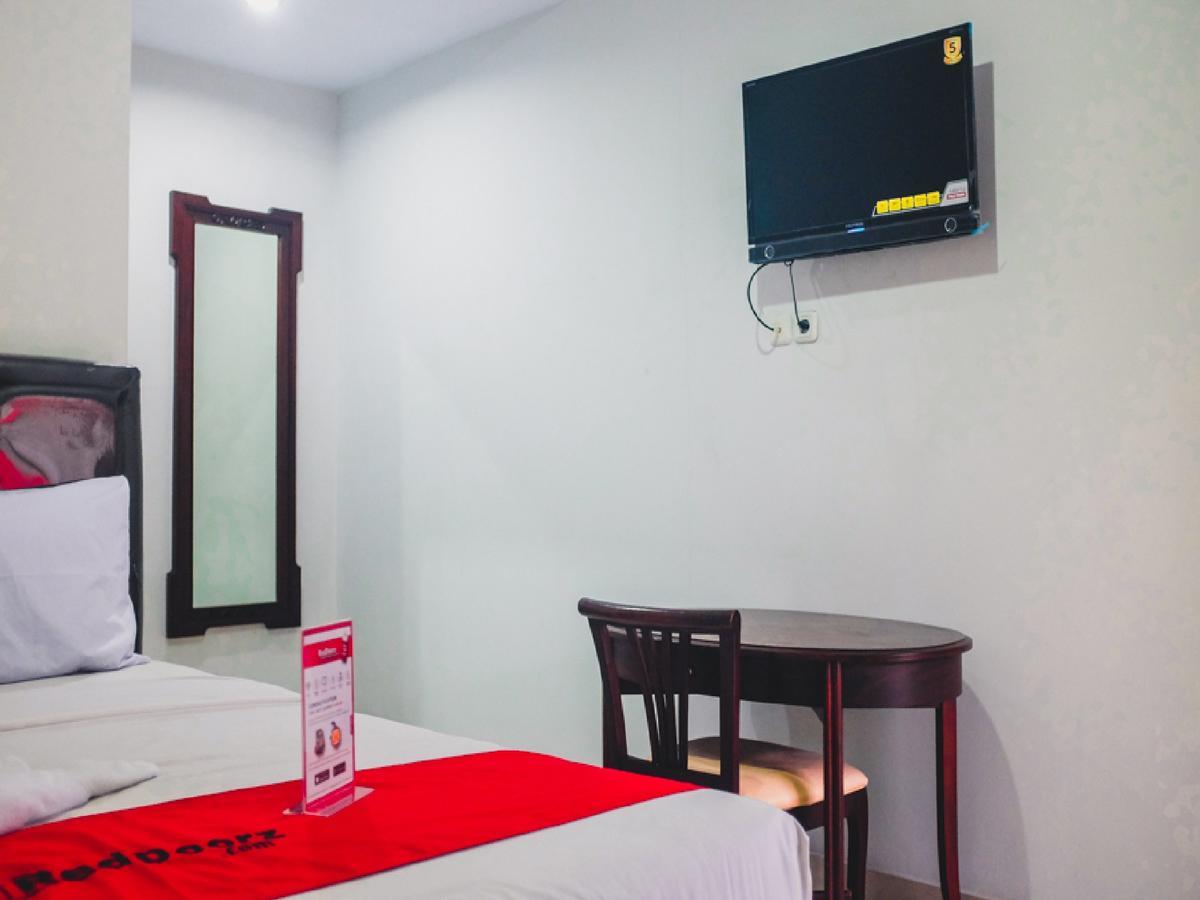 Reddoorz Plus @ Helvetia 棉兰 外观 照片